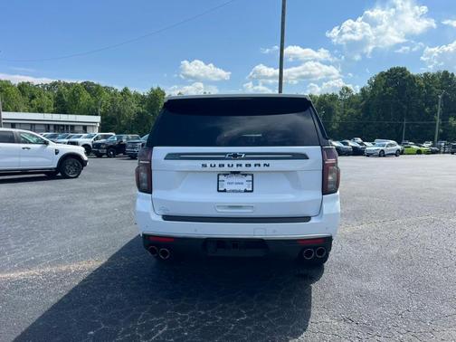 2023 Chevrolet Suburban High Country
