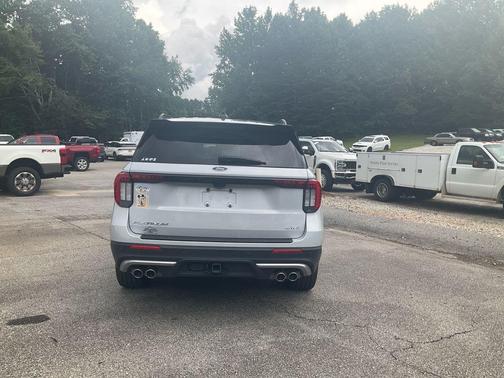 White Metallic 2025 Ford Explorer Platinum