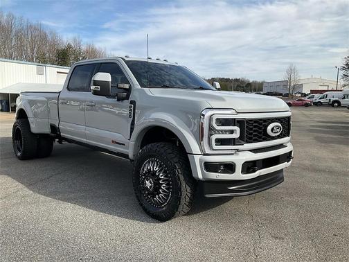 2025 Ford F-450 Platinum