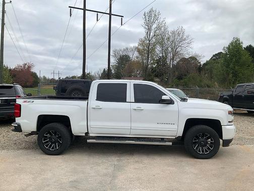 Summit White 2017 Chevrolet Silverado 1500 LT