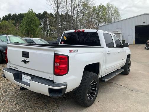 Summit White 2017 Chevrolet Silverado 1500 LT