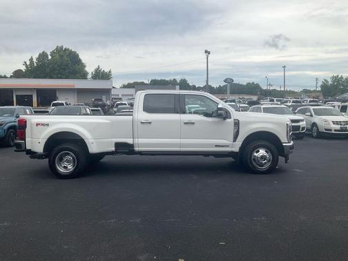Star White 2026 Ford F-350 Lariat Super Duty