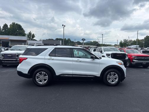 Oxford White 2021 Ford Explorer XLT