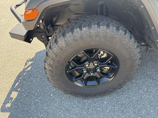 Bright White Clearcoat 2024 Jeep Wrangler Sport