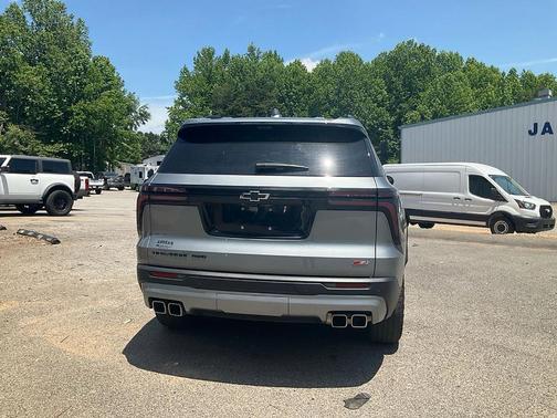 Sterling Gray Metallic 2025 Chevrolet Traverse Z71