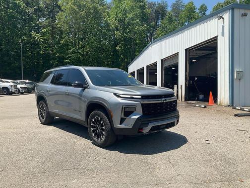 Sterling Gray Metallic 2025 Chevrolet Traverse Z71