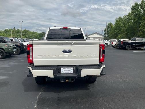White Metallic 2023 Ford F-250 Lariat