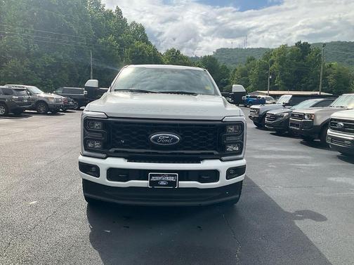 White Metallic 2023 Ford F-250 Lariat