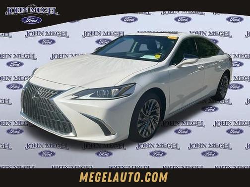 White Pearl 2024 Lexus ES 300h Luxury