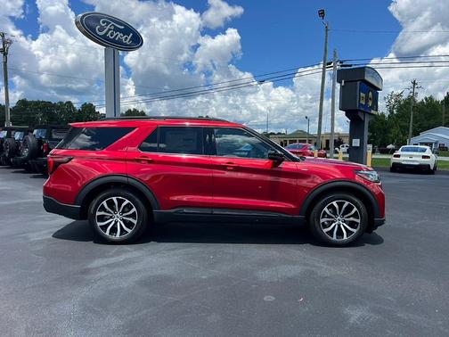 2025 Ford Explorer ST-Line