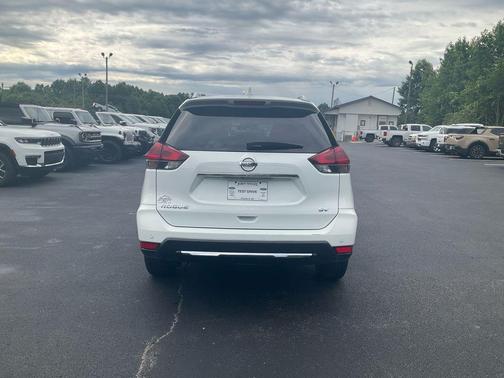 Glacier White 2019 Nissan Rogue SV