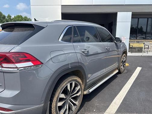 2022 Volkswagen Atlas Cross Sport 3.6L V6 SEL Premium R-Line
