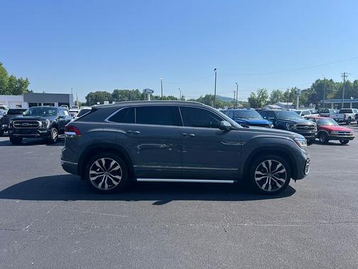 2022 Volkswagen Atlas Cross Sport 3.6L V6 SEL Premium R-Line