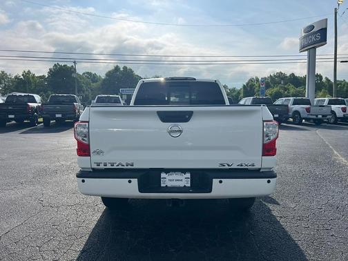 2018 Nissan Titan SV