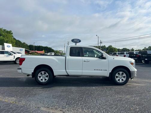2018 Nissan Titan SV