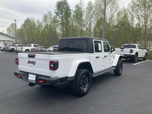 Bright White Clearcoat 2022 Jeep Gladiator Mojave