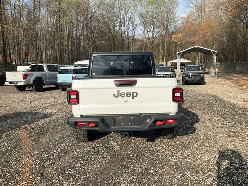 Bright White Clearcoat 2022 Jeep Gladiator Mojave