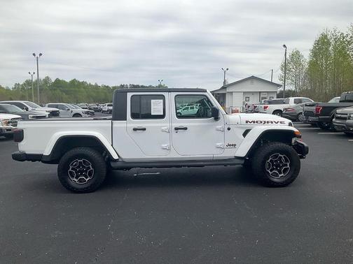 Bright White Clearcoat 2022 Jeep Gladiator Mojave