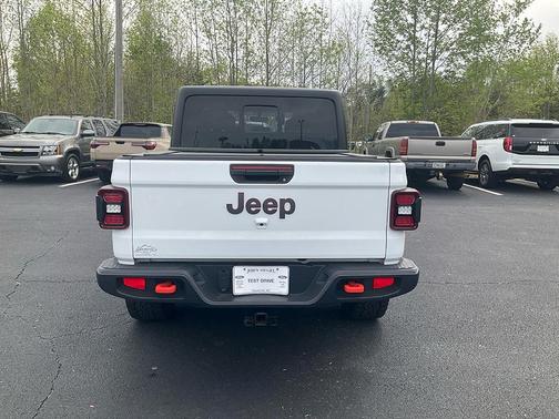 Bright White Clearcoat 2022 Jeep Gladiator Mojave