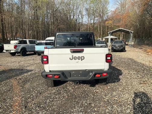 Bright White Clearcoat 2022 Jeep Gladiator Mojave