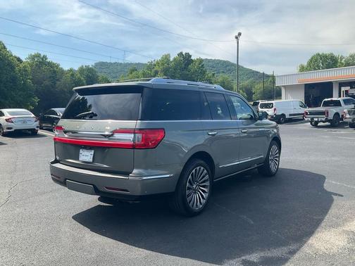 Jade Metallic 2019 Lincoln Navigator Reserve