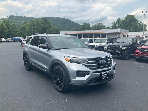 Silver Metallic 2021 Ford Explorer XLT