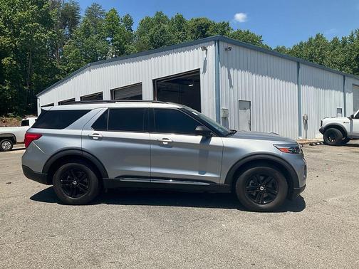 Silver Metallic 2021 Ford Explorer XLT