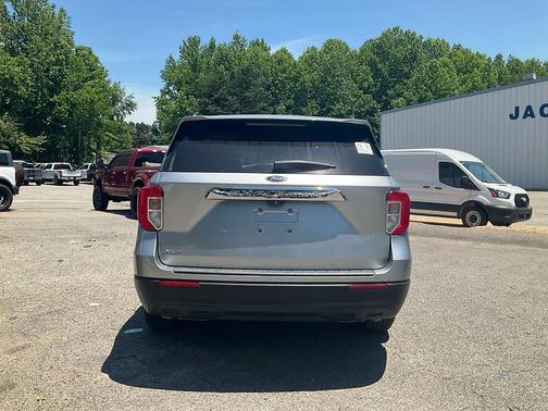 Silver Metallic 2021 Ford Explorer XLT