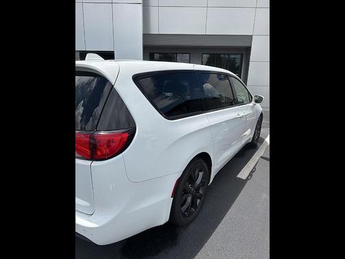 Bright White Clearcoat 2020 Chrysler Pacifica Touring