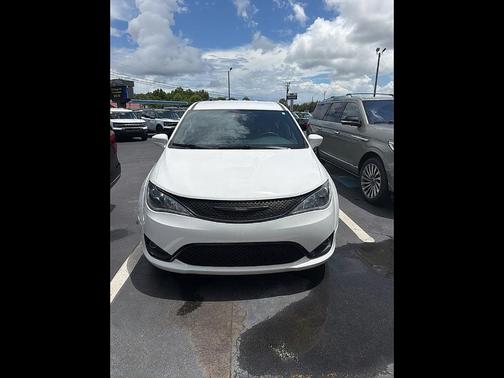 Bright White Clearcoat 2020 Chrysler Pacifica Touring