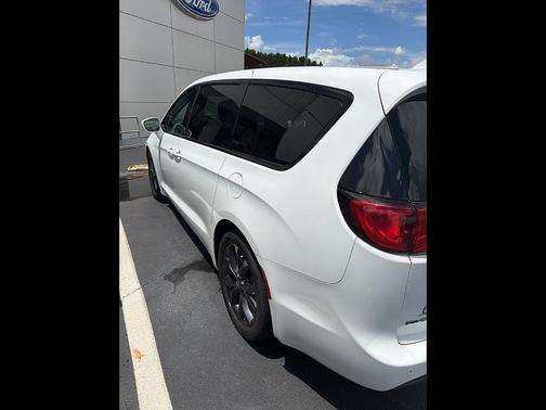 Bright White Clearcoat 2020 Chrysler Pacifica Touring