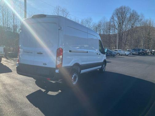 2026 Ford Transit-250 148 WB Medium Roof Cargo