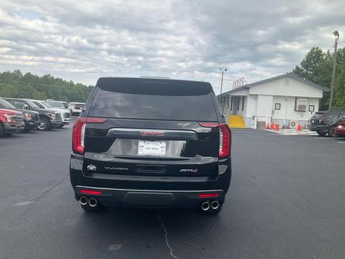 Onyx Black 2023 GMC Yukon AT4
