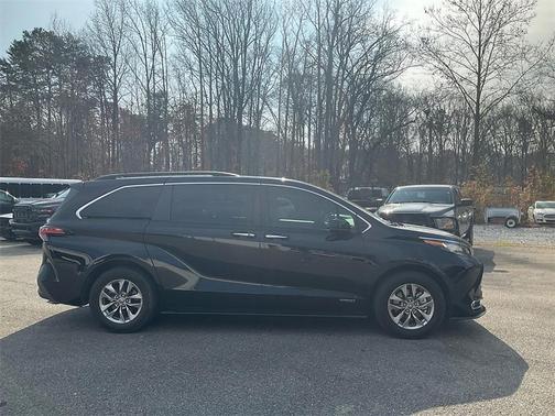 2021 Toyota Sienna XLE