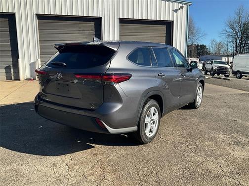 2021 Toyota Highlander LE