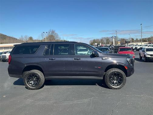 2023 GMC Yukon XL AT4