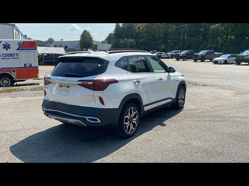 Snow White Pearl 2022 Kia Seltos SX