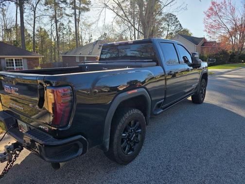 Onyx Black 2025 GMC Sierra 2500 AT4