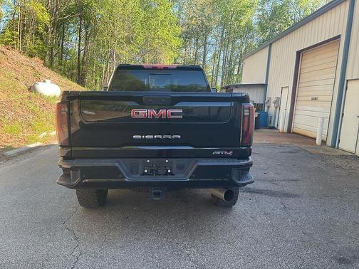 Onyx Black 2025 GMC Sierra 2500 AT4