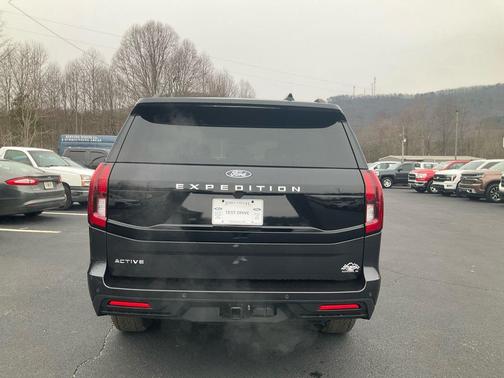 PHY 2026 Ford Expedition Active