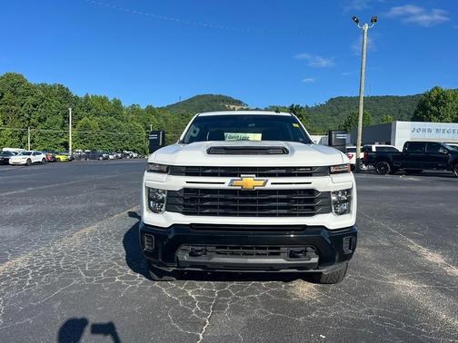 2024 Chevrolet Silverado 2500 Custom