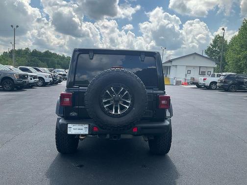 Black Clearcoat 2024 Jeep Wrangler Rubicon 392