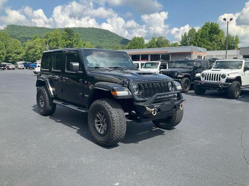 Black Clearcoat 2024 Jeep Wrangler Rubicon 392