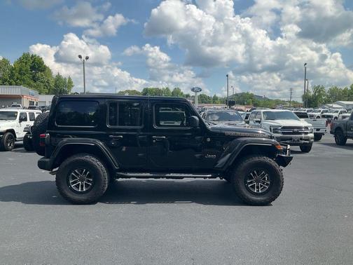 Black Clearcoat 2024 Jeep Wrangler Rubicon 392