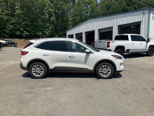 White Metallic 2020 Ford Escape SE