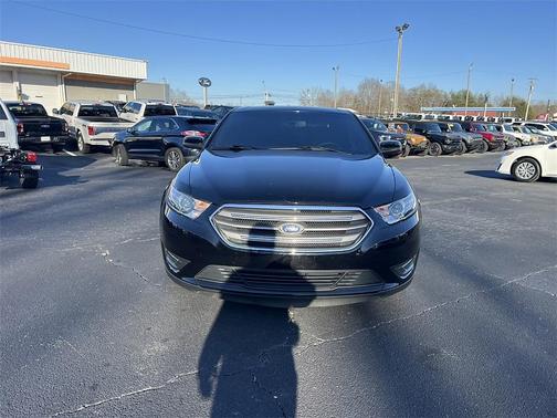 2018 Ford Taurus SEL