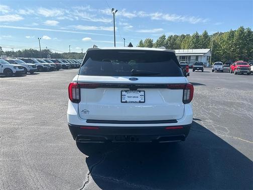 2025 Ford Explorer ST-Line