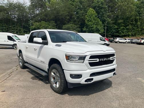 Bright White Clearcoat 2019 RAM 1500 Big Horn