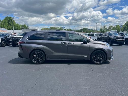 2021 Toyota Sienna XSE 7 Passenger