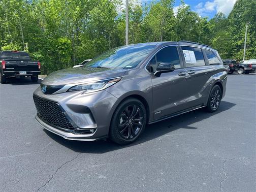 2021 Toyota Sienna XSE 7 Passenger